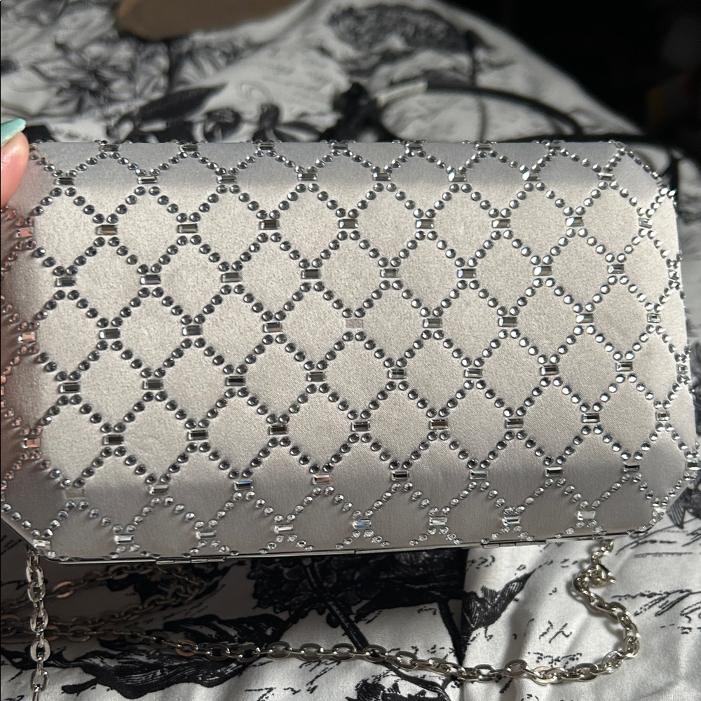 Macy’s Elegant Silver Quilted Chain Crossbody Bag - Picture 2 of 12